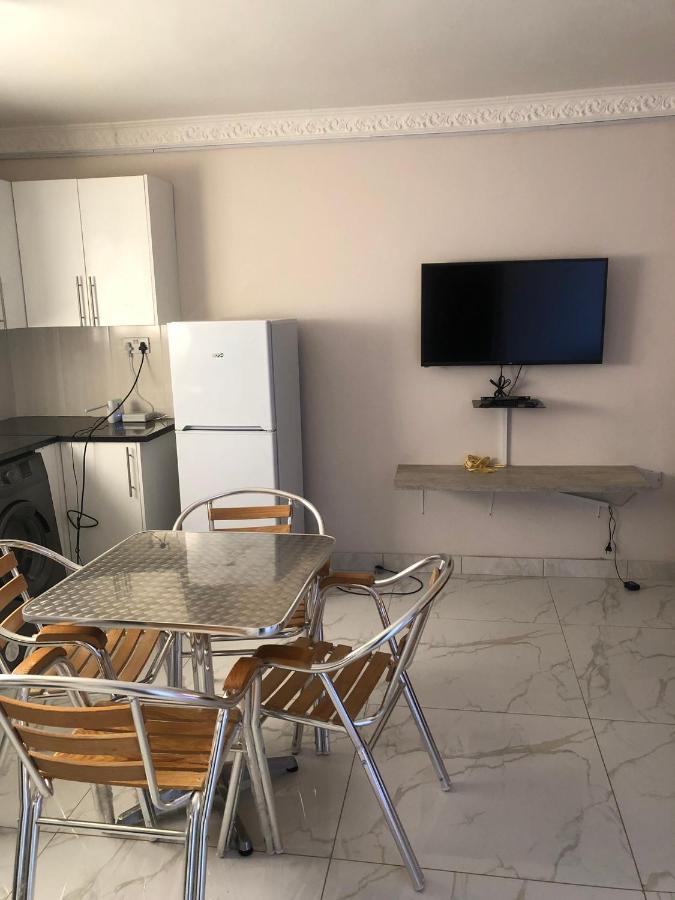 Sekaka Fully Furnished Apartments ハボローネ エクステリア 写真